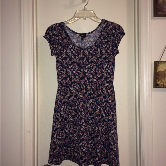 Dress - Picture 1 of 2